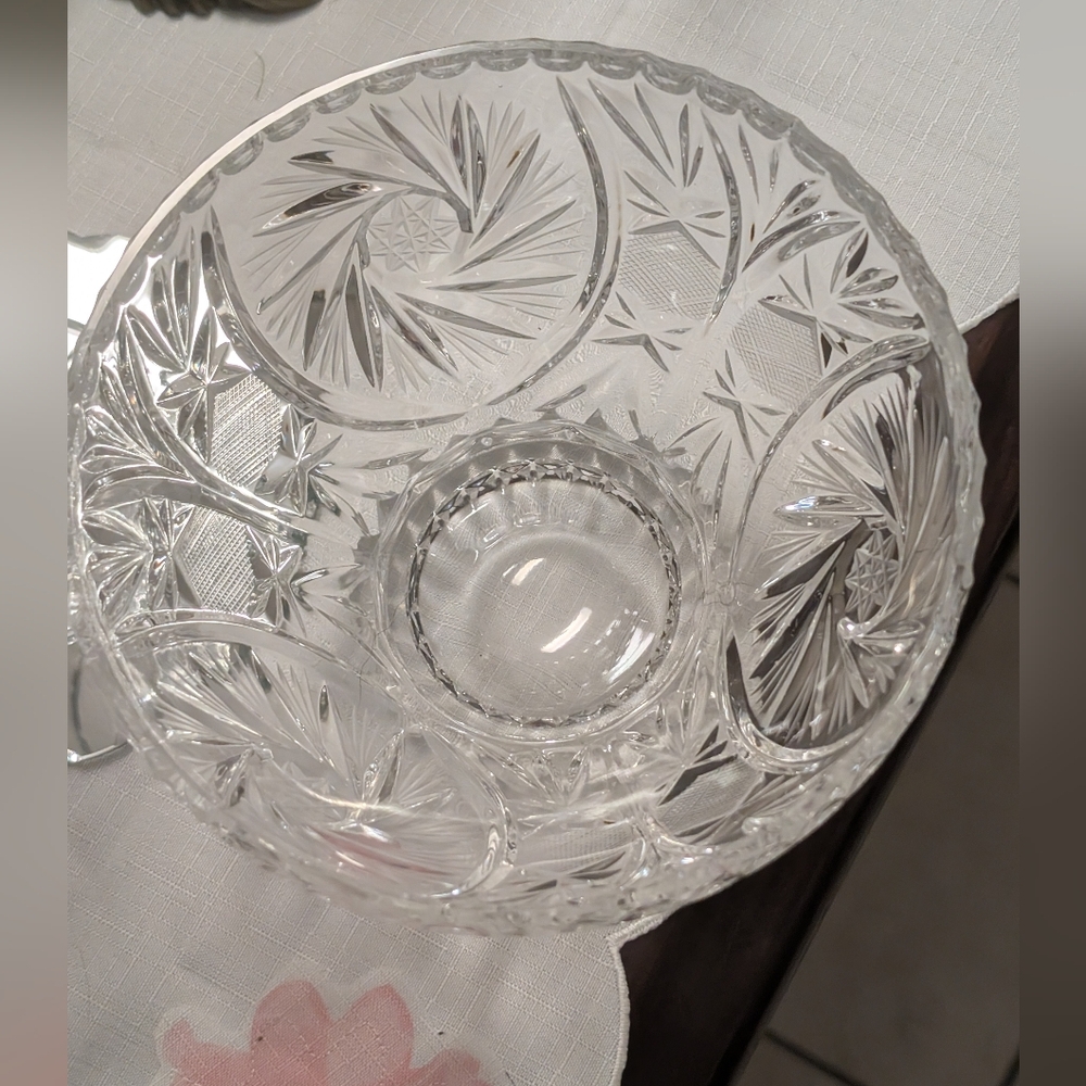 Elegant Crystal Decorative Bowl - Picture 12 of 14